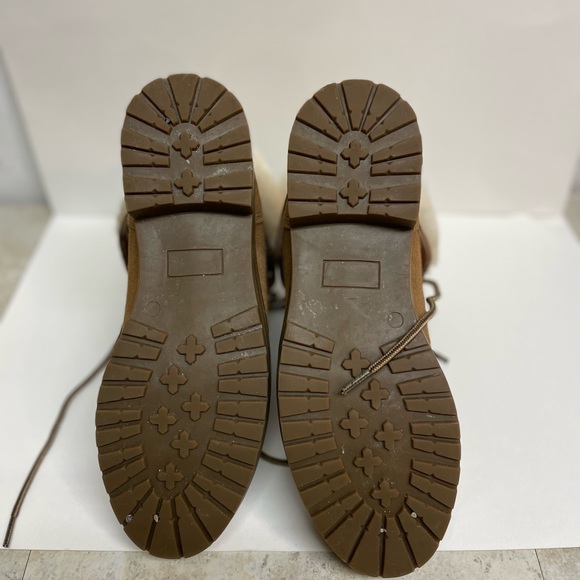 Cloud Nine Peyton Boot Sheepskin Like New 8 - Picture 5 of 5